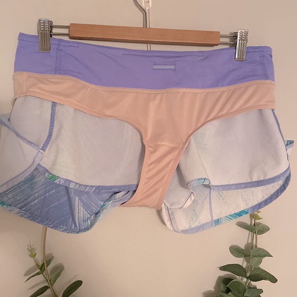 Lululemon Speed Short *4-way Stretch 2.5
Wind Chill White Lullaby Lullaby size 8 - Picture 11 of 13